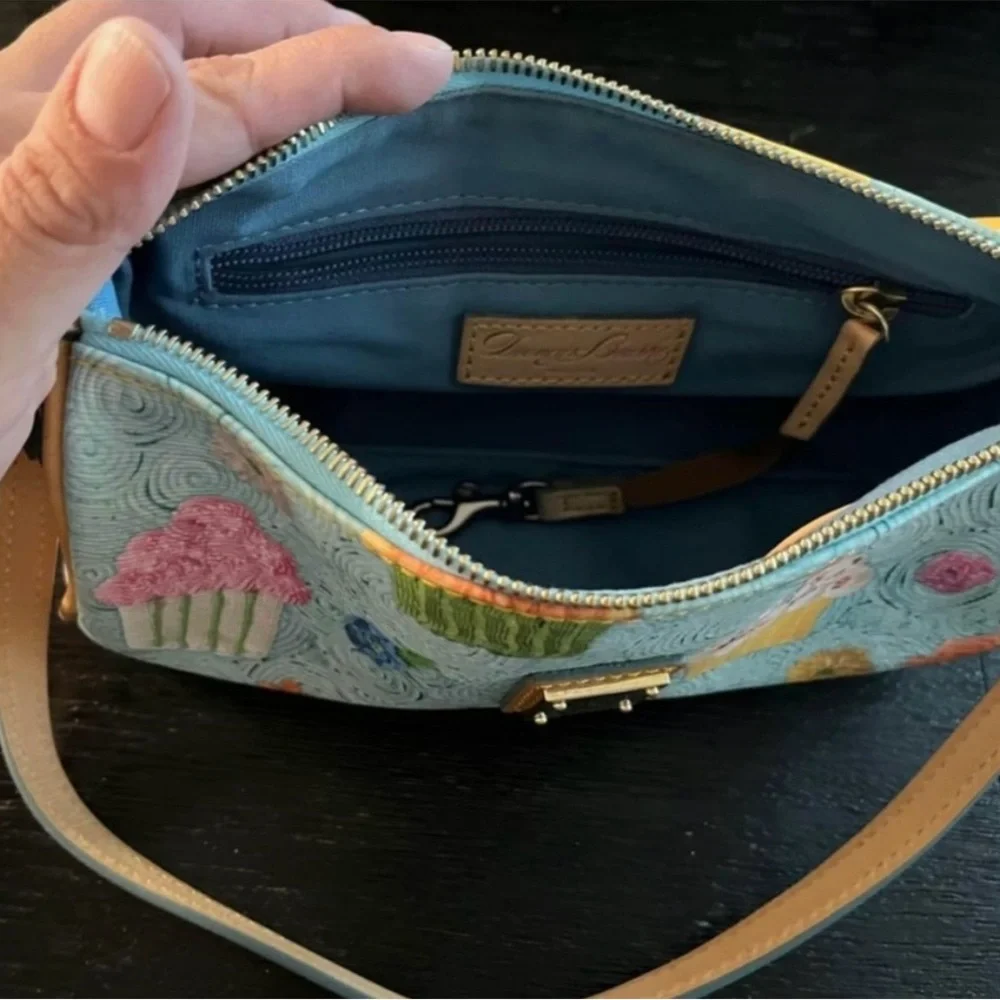 EUC Dooney & Bourke Cupcake Print Barrel Bag - Picture 4 of 7